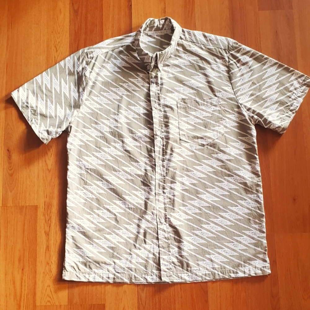Manaola Men's Aloha Shirt, size M